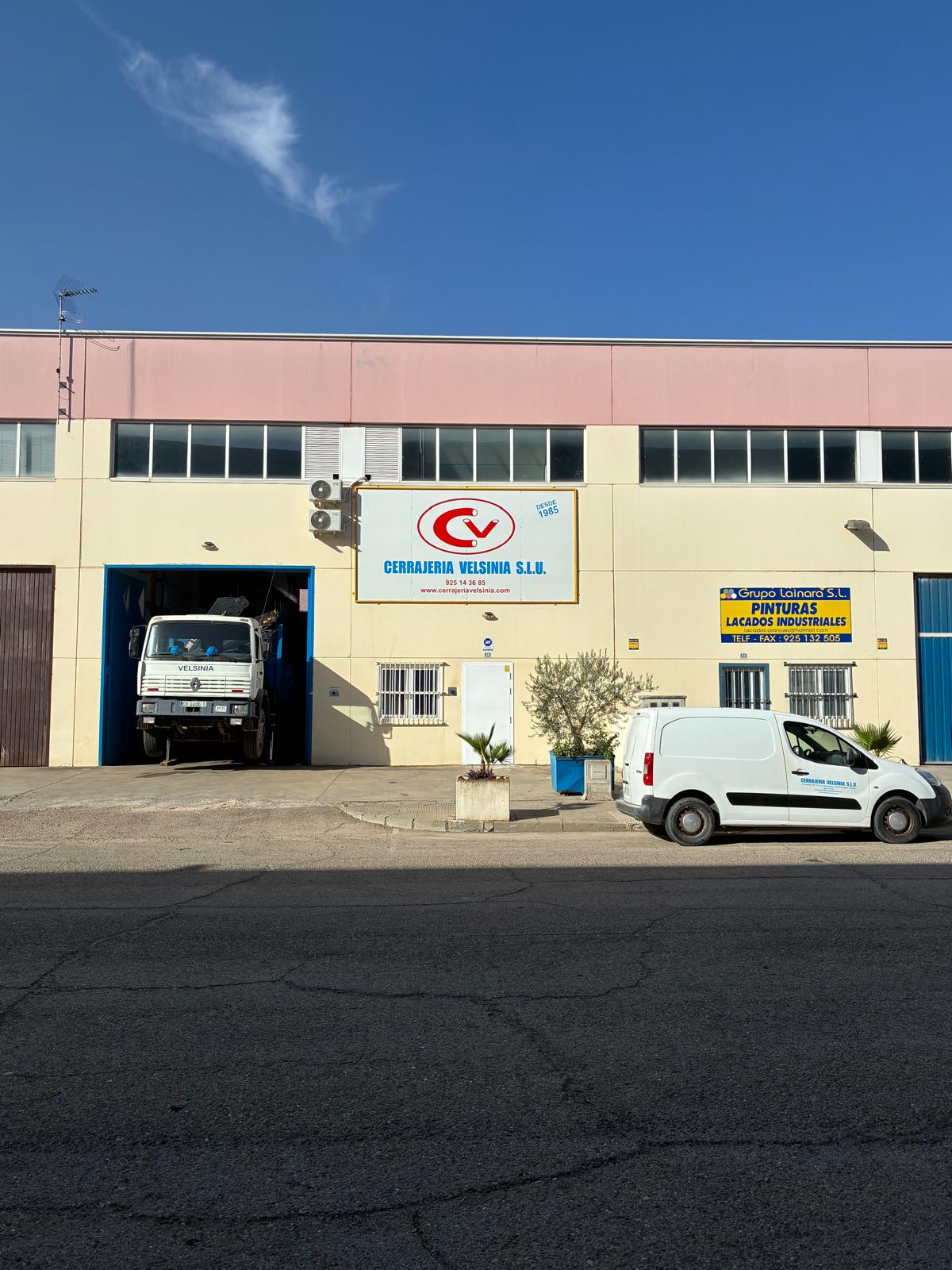 Cerrajería industrial y Herrajes metálicos para centros de transformación eléctrica